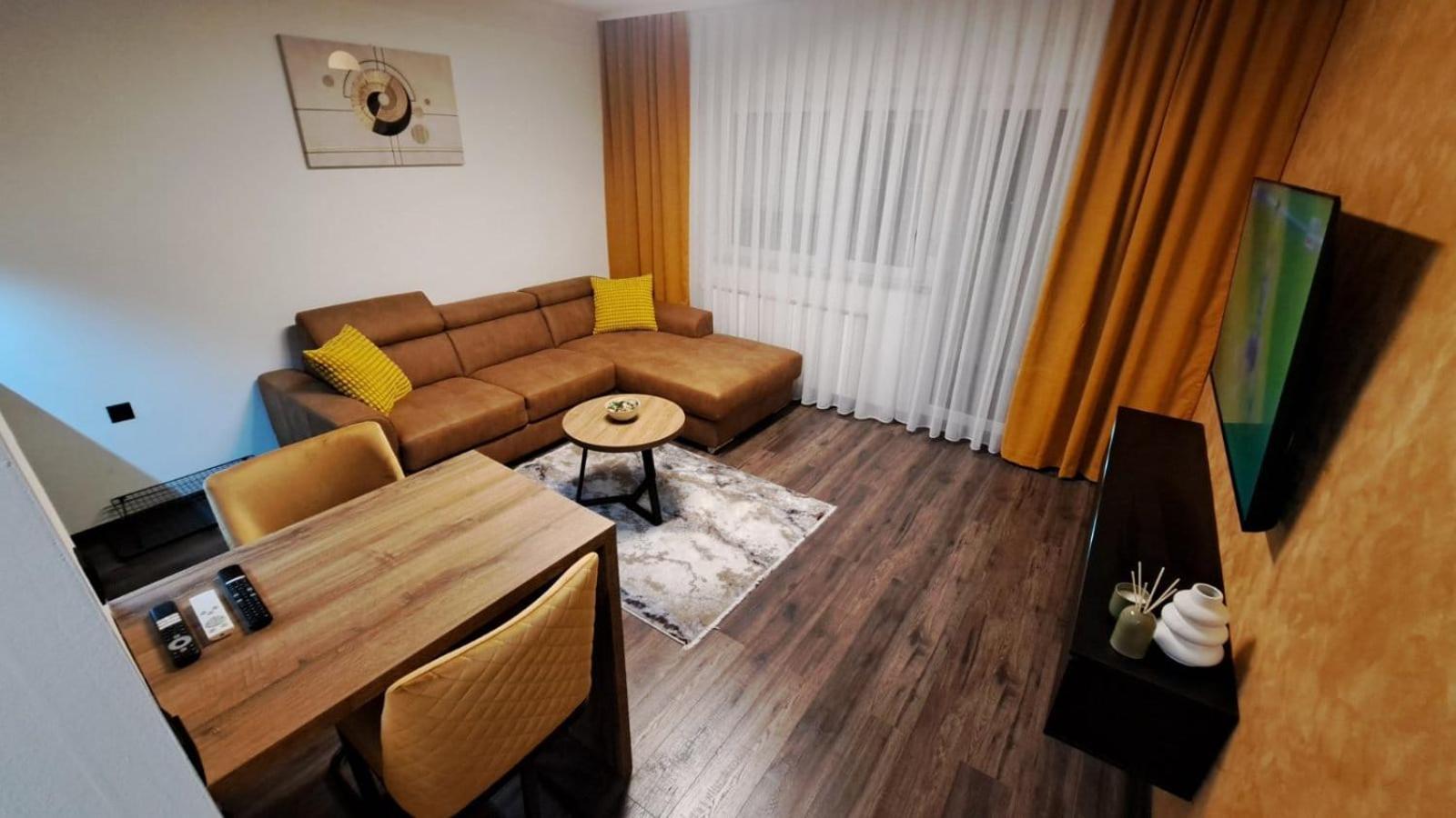 Apartment Gold